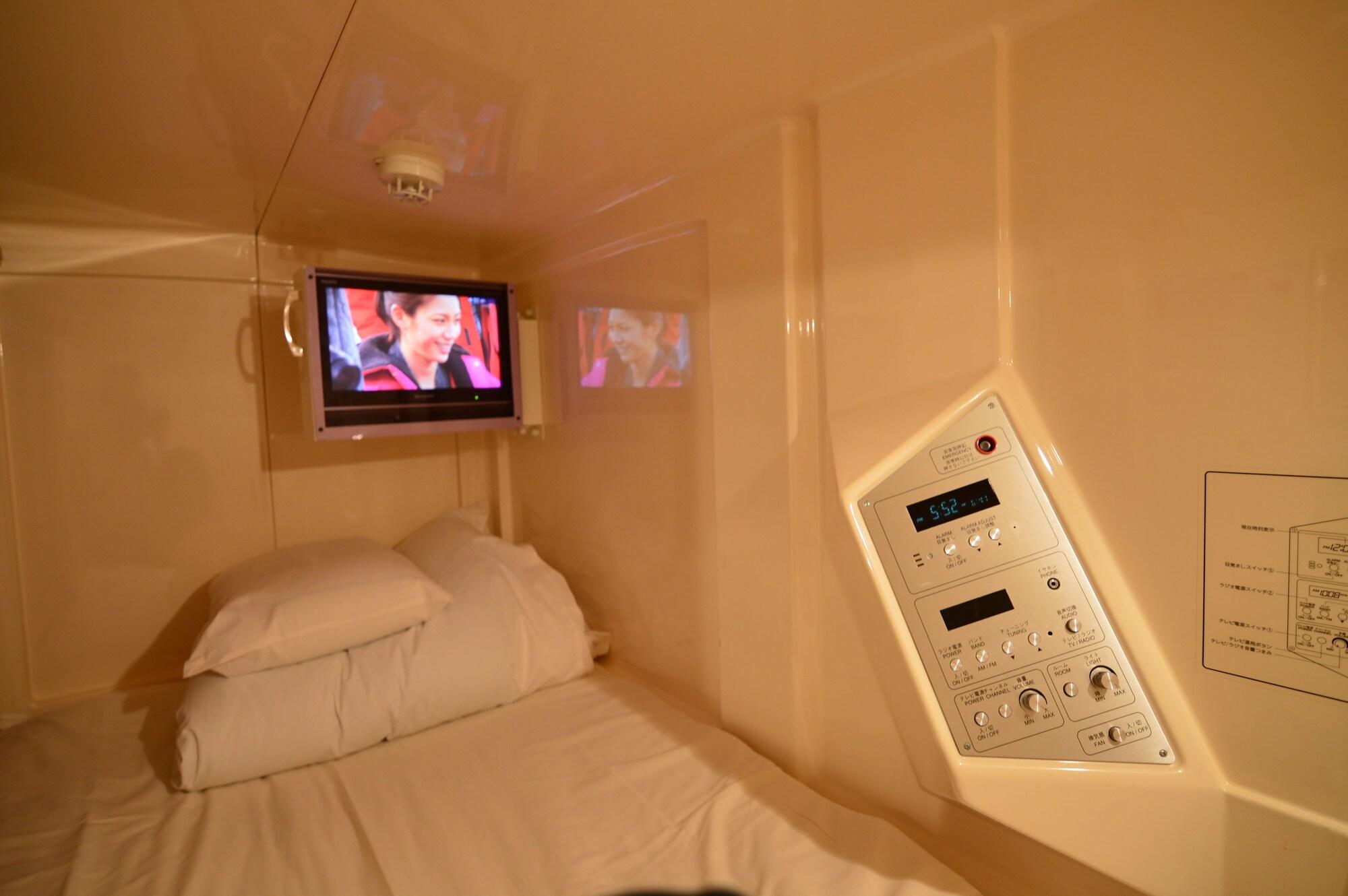 Capsule Inn Osaka - Caters To Men Екстериор снимка